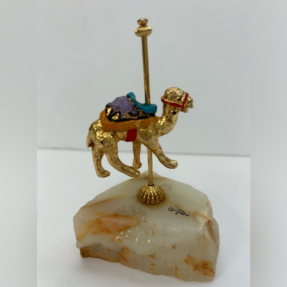 Gold figurine/ camel standing on a pole/pole is attached to onyx or quartz stone - Picture 9 of 11